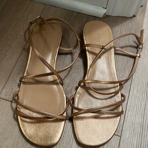 Crisscross sandals rose gold